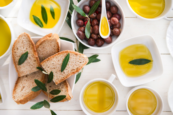 Cata privada de aceite de oliva cerca de Barcelona, en una masía tradicional de Cataluña, Ragnia Experiences